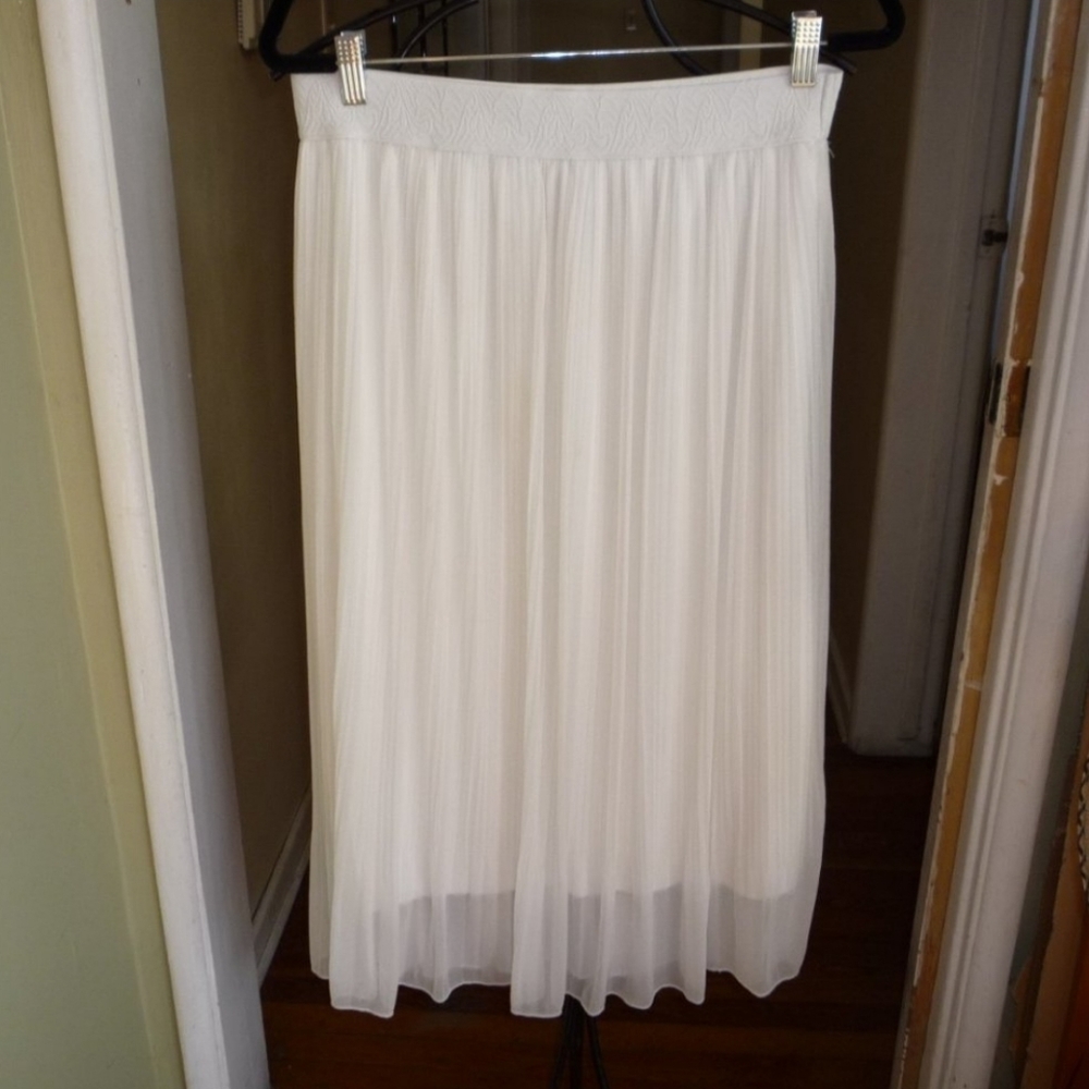 Metro Pleated & Lined Midi Skirt Medium, Elastics Waistband, Cream/White NWOT